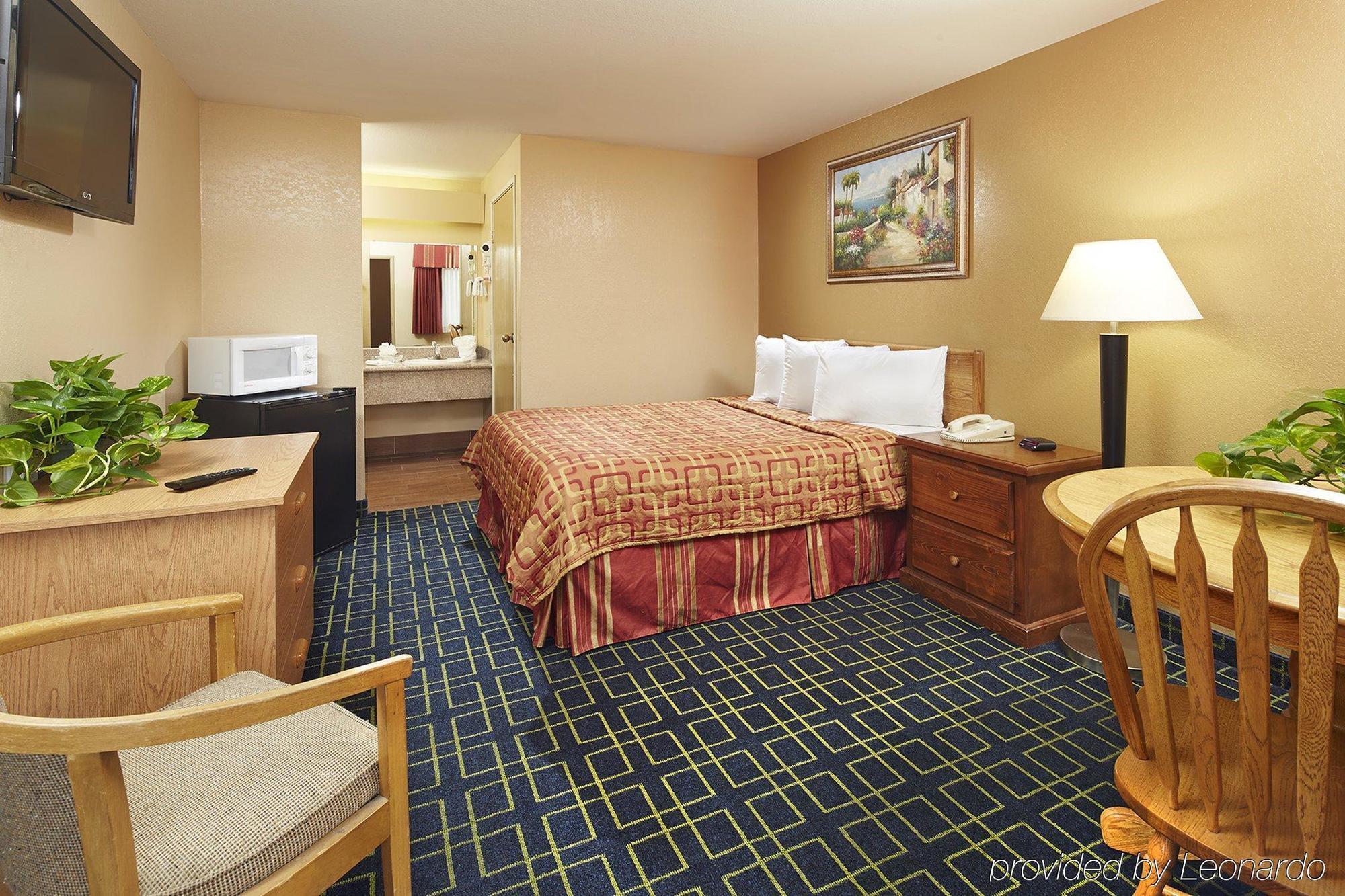 O'Cairns Inn&Suites Lompoc Extérieur photo