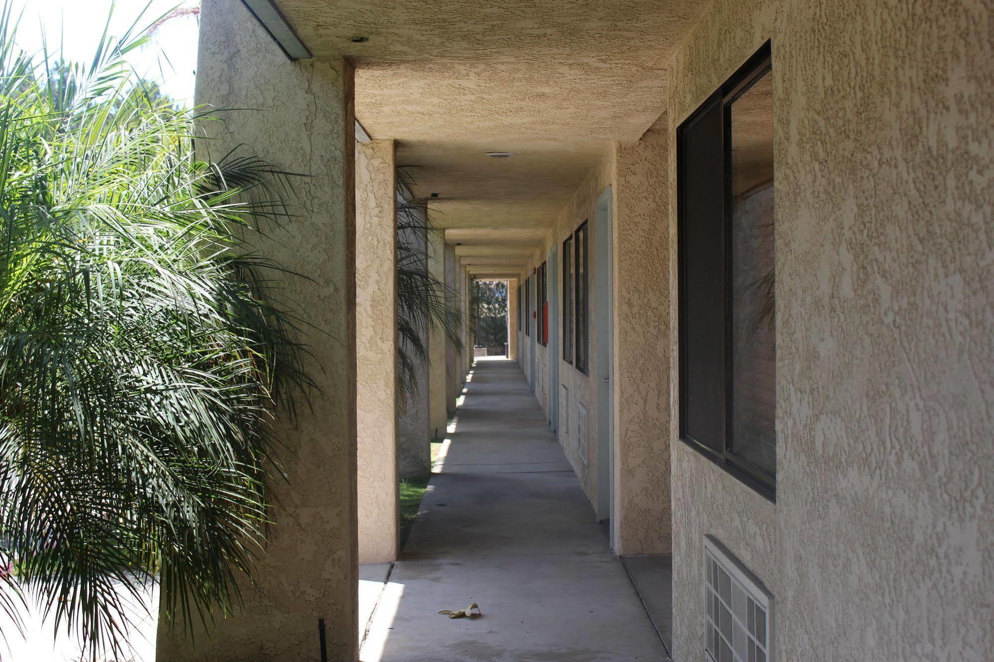 O'Cairns Inn&Suites Lompoc Extérieur photo