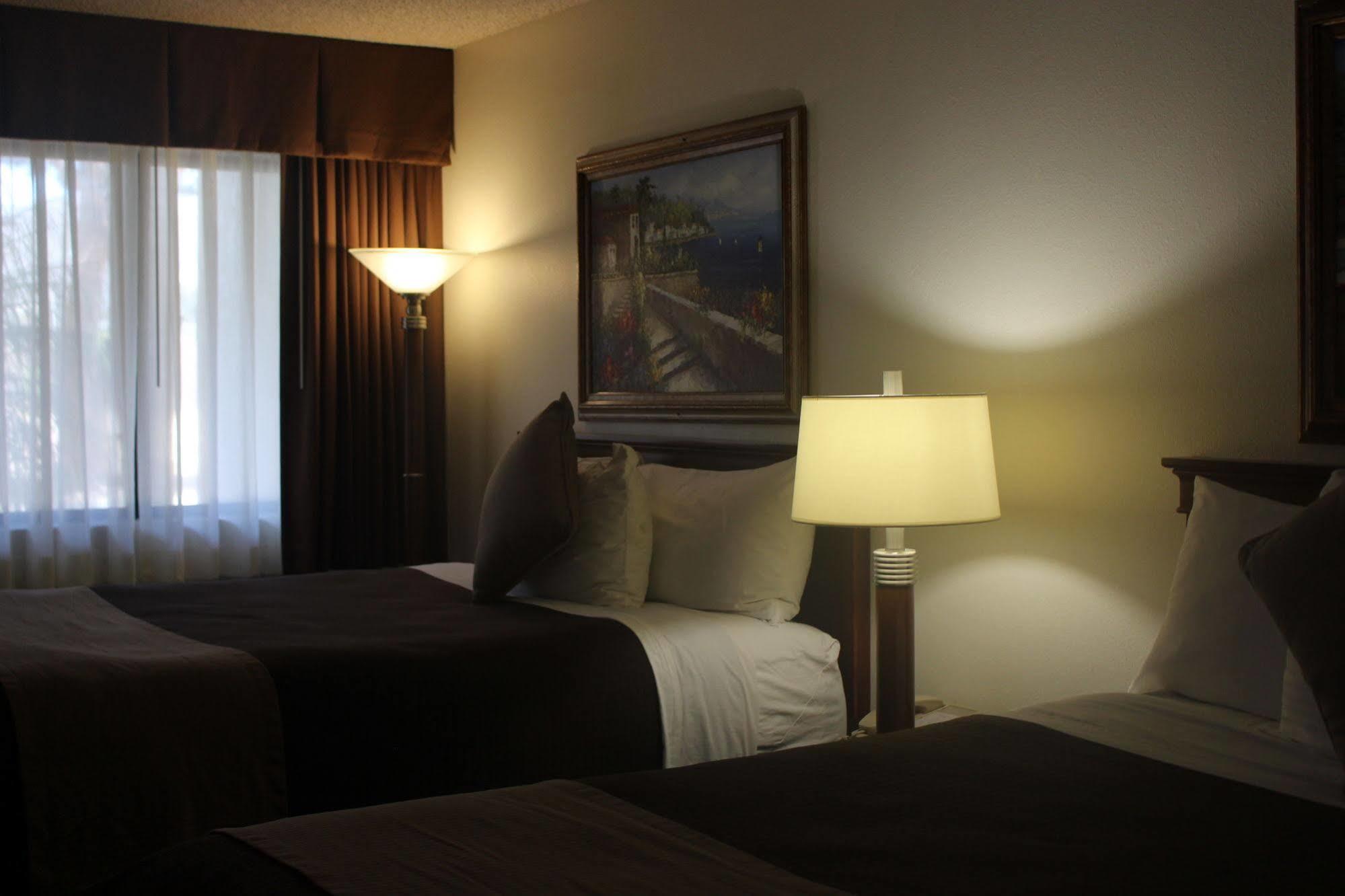 O'Cairns Inn&Suites Lompoc Extérieur photo
