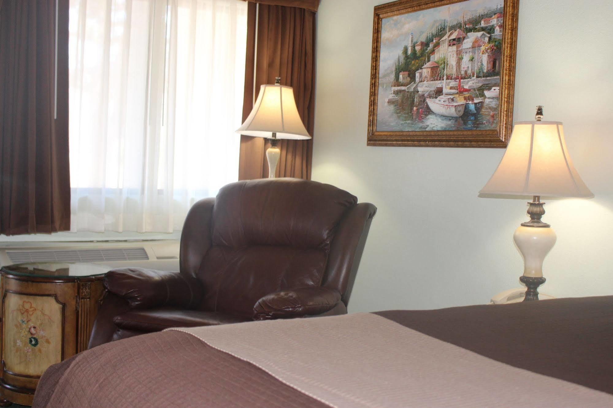 O'Cairns Inn&Suites Lompoc Extérieur photo