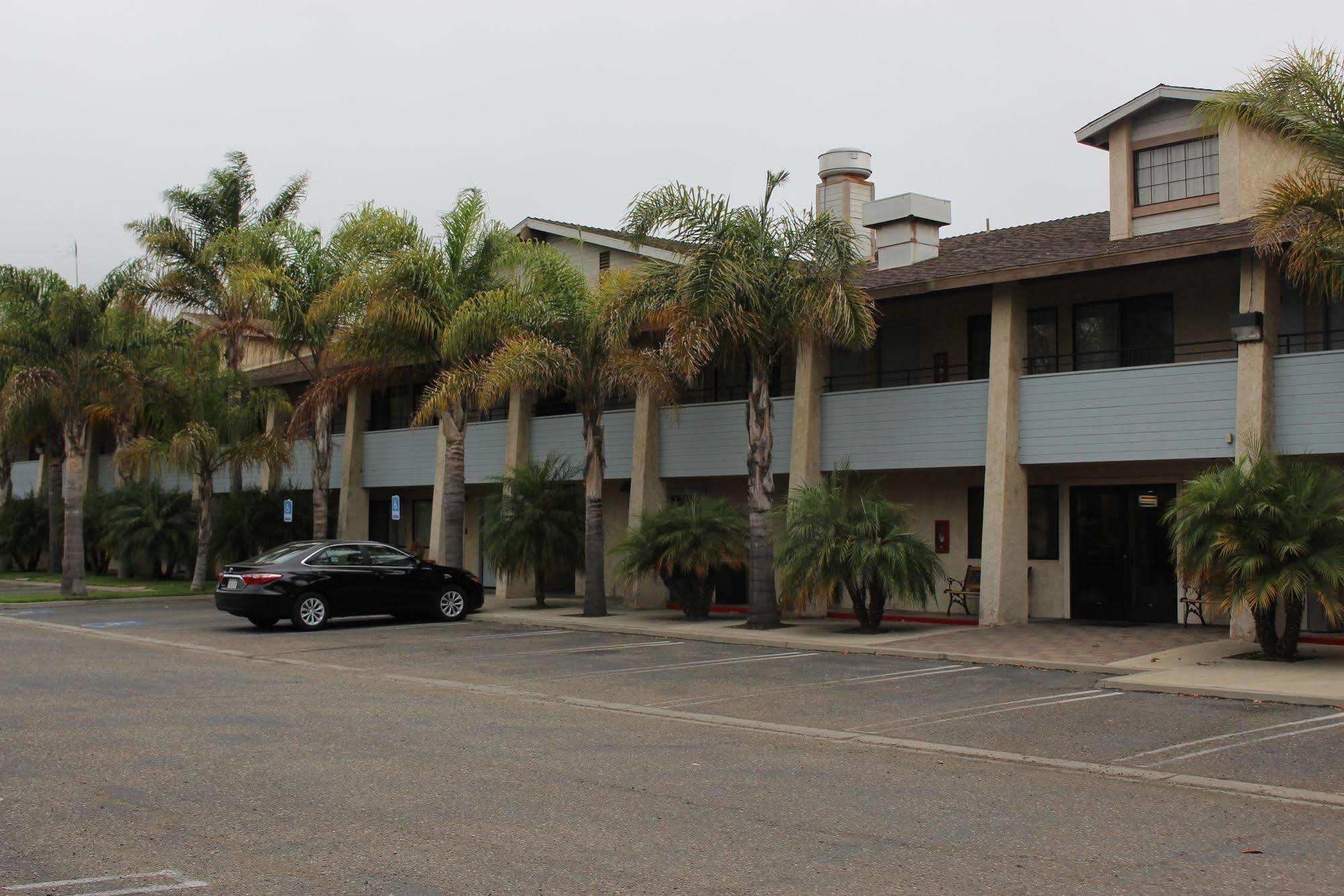 O'Cairns Inn&Suites Lompoc Extérieur photo